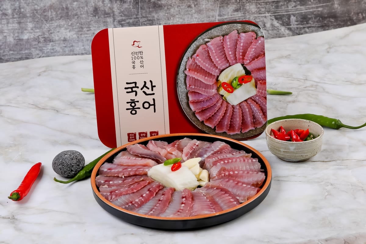흑산도 청정 해역에서 잡은 싱싱한 참홍어